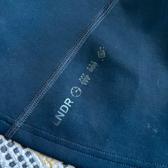 LNDR Tank - Picture 4 of 5